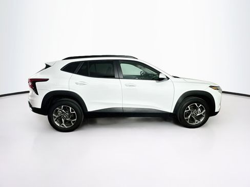 Used 2025 Chevrolet Trax LT w/ LT Convenience Package FWD image 10