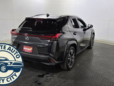 Used 2021 Lexus UX 200 image 7