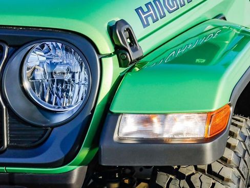 New 2025 Jeep Gladiator Sport image 5