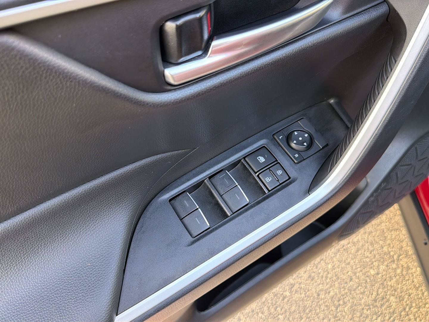 Certified 2025 Toyota RAV4 XLE w/ Convenience Package FWD image 32