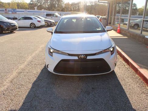 Used 2023 Toyota Corolla LE image 2