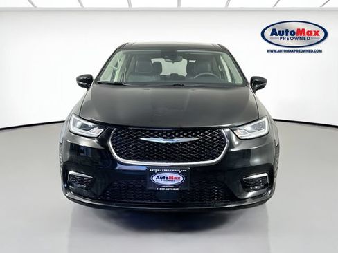 Used 2024 Chrysler Pacifica Touring-L FWD image 7