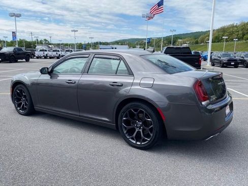 Used 2019 Chrysler 300 S RWD image 3