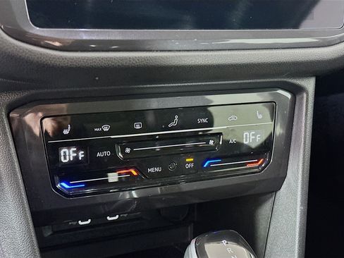 Used 2024 Volkswagen Tiguan SE image 22