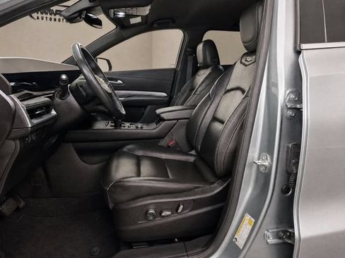 Used 2025 Cadillac XT4 Premium Luxury FWD image 12