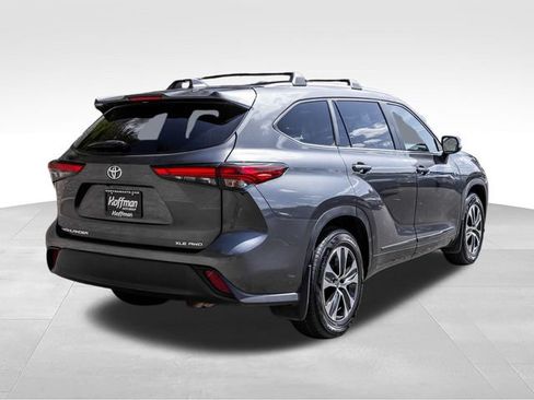 Used 2023 Toyota Highlander XLE AWD/4WD image 6