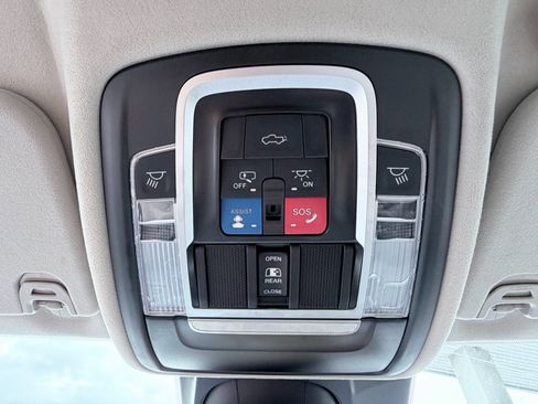 Used 2023 RAM 1500 Limited AWD/4WD image 12