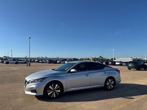 Used 2021 Nissan Altima 2.5 SV FWD image 11