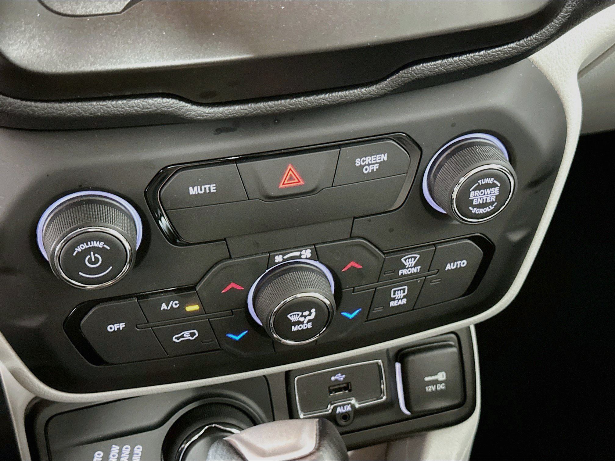 Used 2019 Jeep Renegade Limited w/ LED Lighting Group AWD/4WD image 22