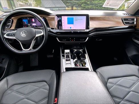 Used 2024 Volkswagen Atlas SE AWD/4WD image 15