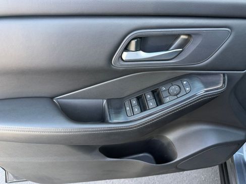 Used 2025 Nissan Rogue SV FWD image 18