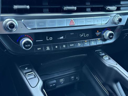 Certified 2024 Kia Telluride S FWD image 20