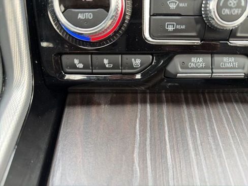 Used 2022 GMC Yukon XL Denali AWD/4WD image 29