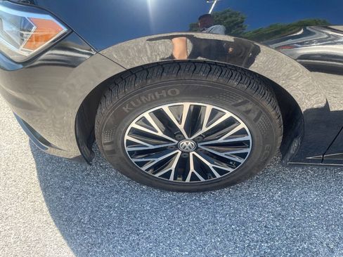Used 2019 Volkswagen Jetta SE w/ Cold Weather Package FWD image 33