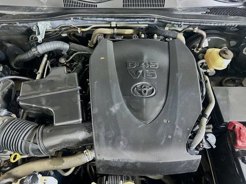 Used 2017 Toyota Tacoma SR5 w/ Tow Package RWD image 28