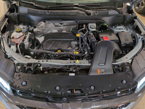 Used 2025 Chevrolet Trax RS w/ Driver Confidence Package image 28