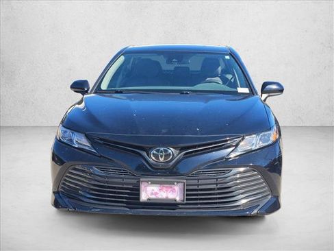 Used 2020 Toyota Camry LE image 2