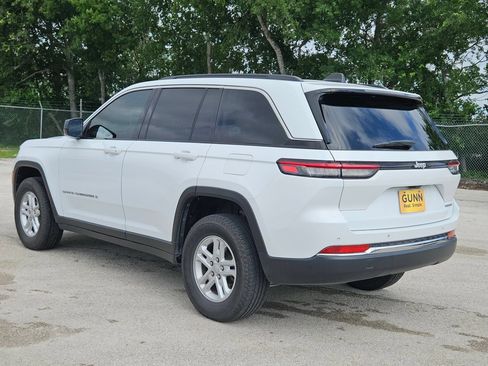 Used 2024 Jeep Grand Cherokee Laredo RWD image 5
