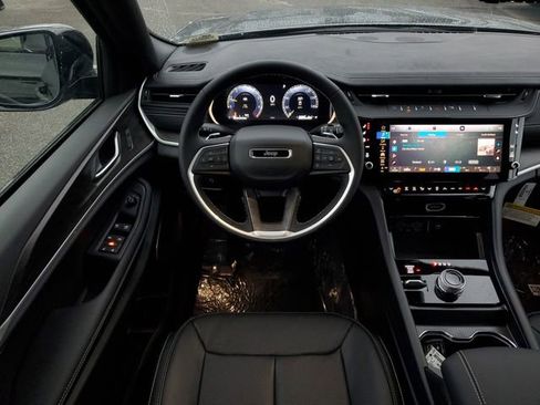 New 2026 Jeep Grand Cherokee Limited AWD/4WD image 18