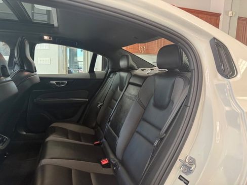 Used 2020 Volvo S60 T6 R-Design image 12