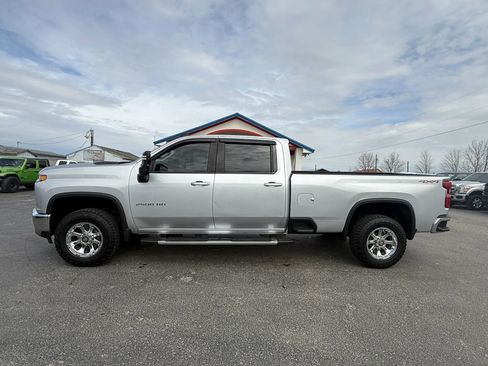 Used 2021 Chevrolet Silverado 2500 LT w/ Convenience Package AWD/4WD image 2