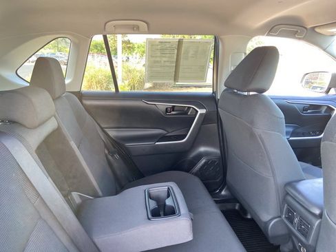 Used 2022 Toyota RAV4 LE AWD/4WD image 21