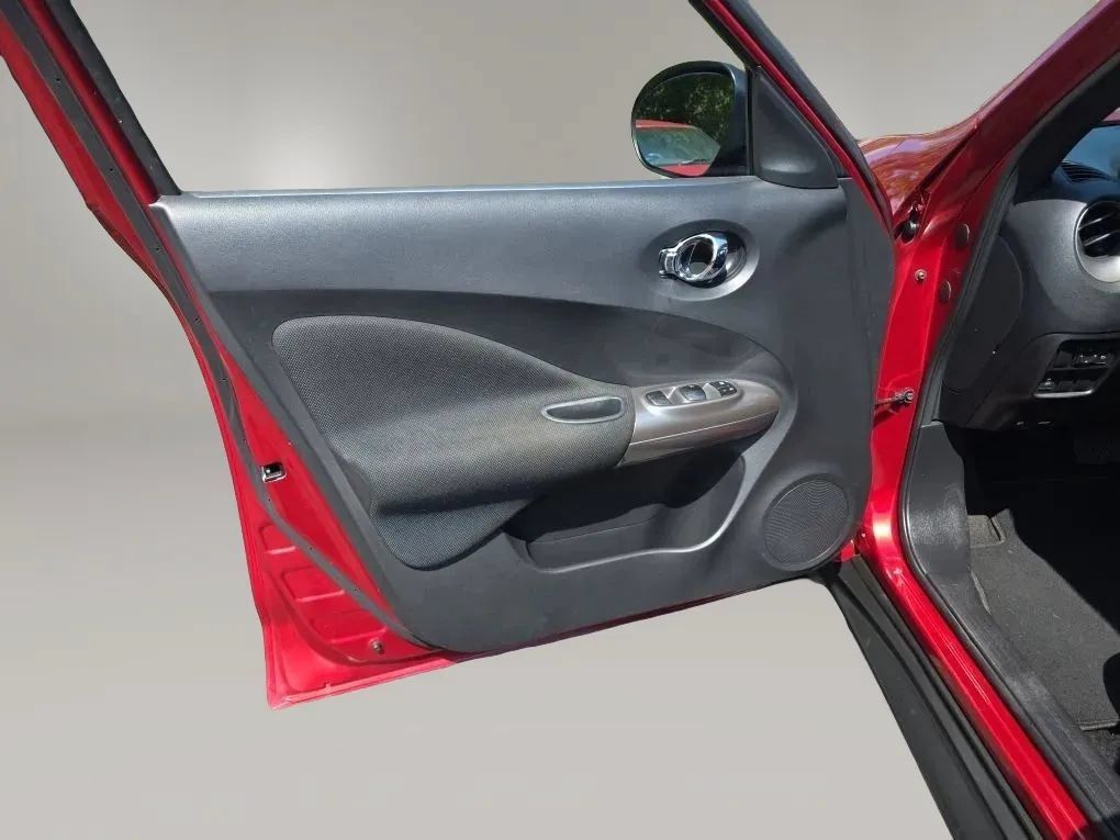 Used 2012 Nissan Juke S FWD image 25