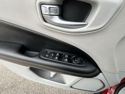 Used 2018 Jeep Compass Latitude w/ Popular Equipment Group image 22