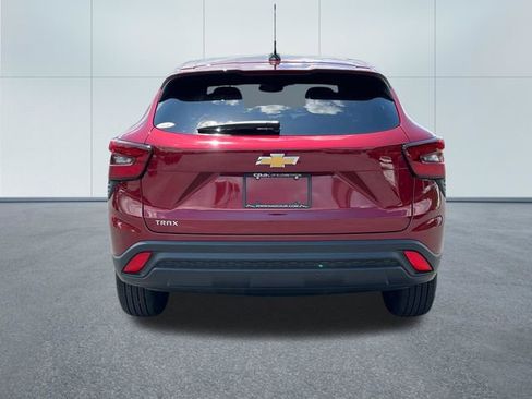 Used 2025 Chevrolet Trax LS image 4