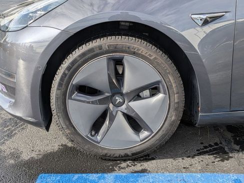 Used 2018 Tesla Model 3 Mid Range image 10