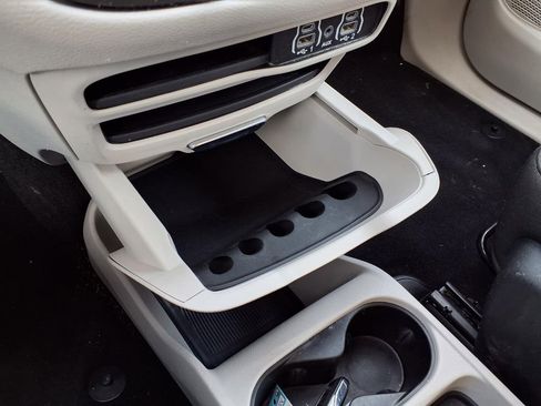 Used 2023 Chrysler Voyager LX image 17