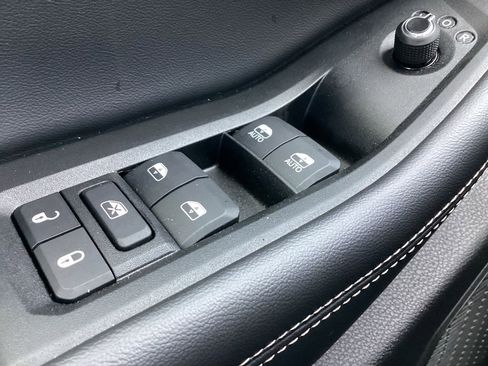 Used 2025 Jeep Grand Cherokee Altitude AWD/4WD image 28