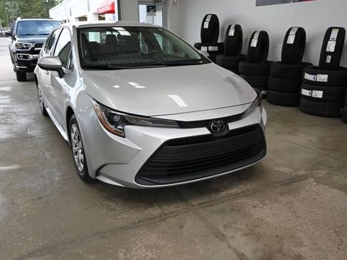 Used 2023 Toyota Corolla LE FWD image 3