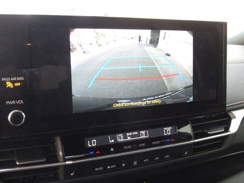 Used 2025 Toyota Sienna XSE AWD/4WD image 38