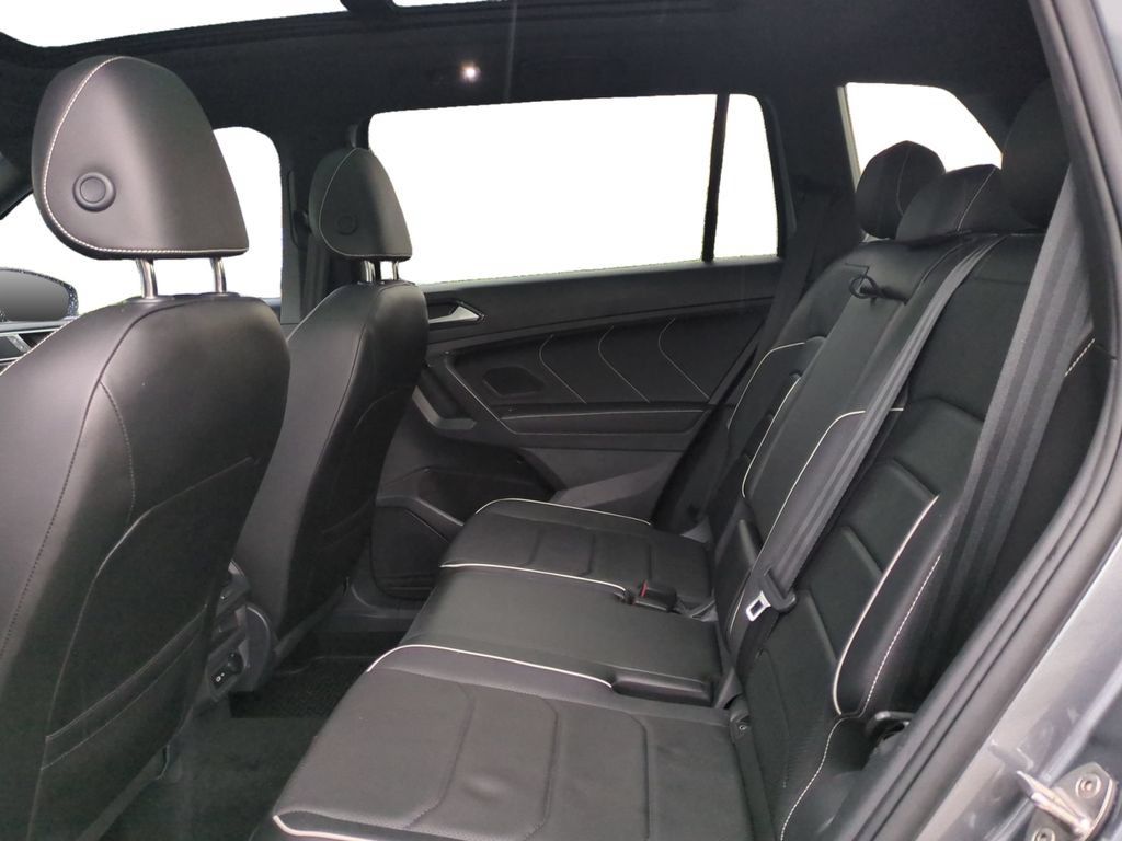 Used 2022 Volkswagen Tiguan SEL R-Line AWD/4WD image 15