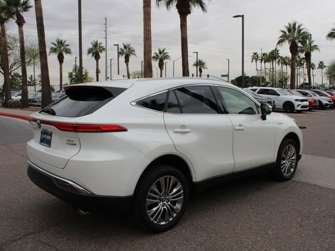 Used 2021 Toyota Venza XLE image 5