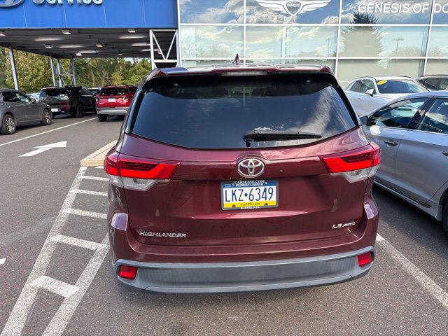 Used 2017 Toyota Highlander Plus AWD/4WD image 11