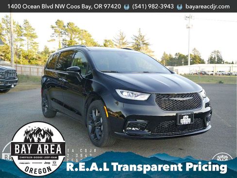 New 2026 Chrysler Pacifica Select w/ S Appearance Package image 7