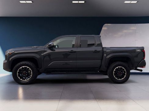 Certified 2025 Toyota Tacoma TRD Off-Road AWD/4WD image 2