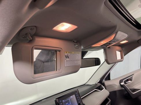 Used 2021 Toyota RAV4 XLE w/ Convenience Package FWD image 33