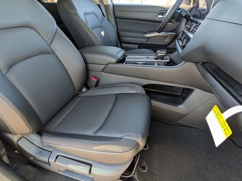 New 2026 Nissan Pathfinder SL w/ SL Premium Package image 34