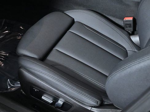 Used 2019 BMW 330i xDrive Sedan w/ Driving Assistance Package image 29