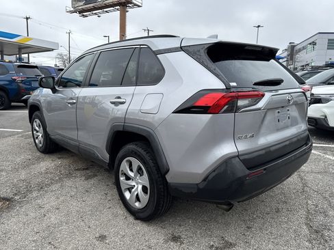 Used 2021 Toyota RAV4 LE image 5