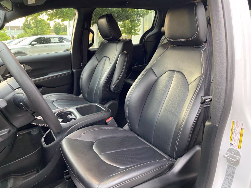 Used 2025 Chrysler Pacifica Select FWD image 21