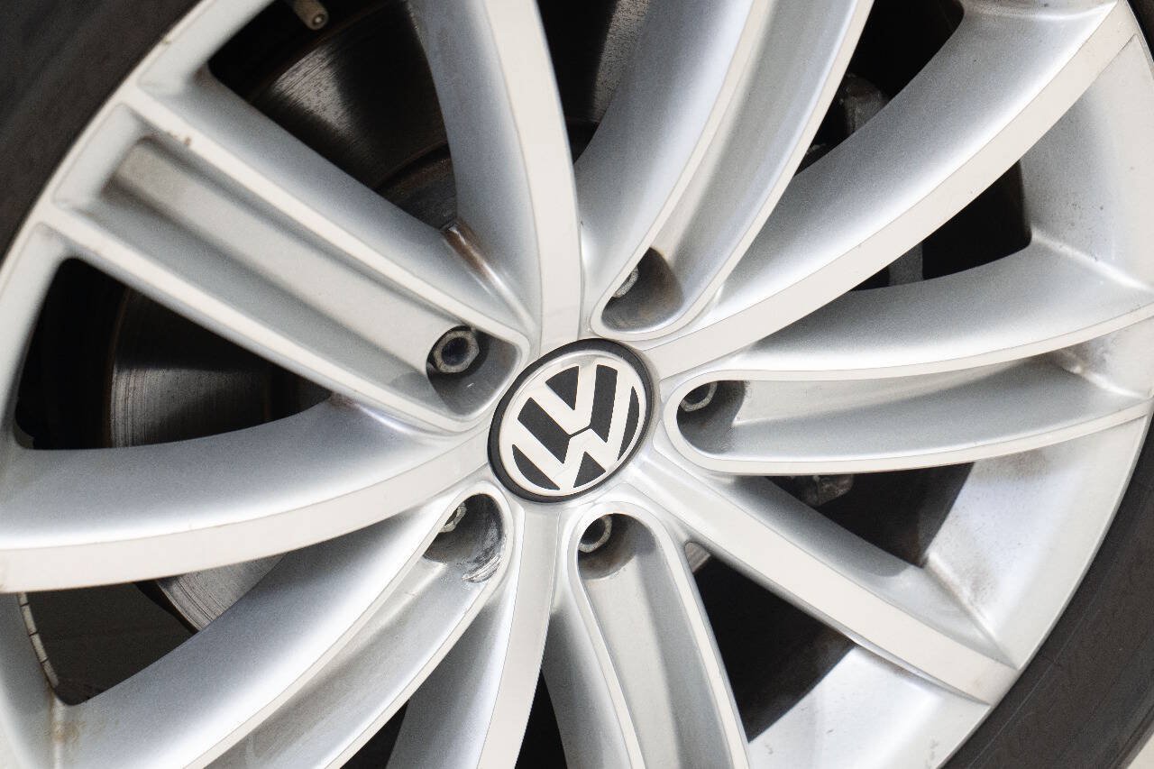 Used 2013 Volkswagen Tiguan SE FWD image 22