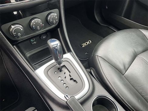 Used 2012 Chrysler 200 Limited image 19