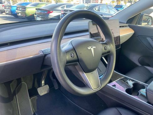 Used 2021 Tesla Model Y Long Range image 14