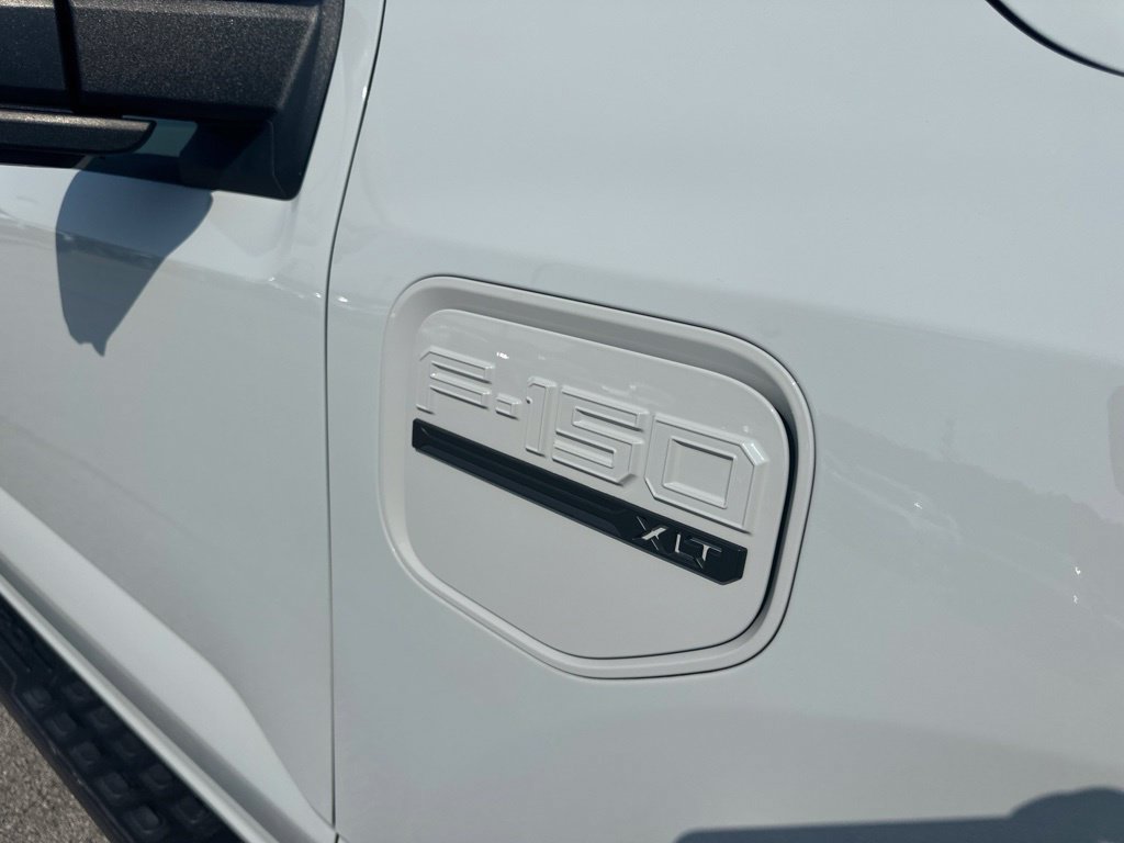 Used 2023 Ford F150 Lightning XLT AWD/4WD image 5