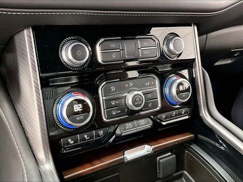 Used 2023 GMC Yukon Denali Ultimate image 32