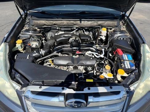 Used 2014 Subaru Outback 2.5i Limited w/ Moonroof Package AWD/4WD image 12